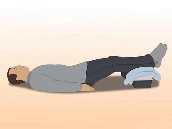 bệnh nhân bị ngất cần để nằm ngửa đầu thấp